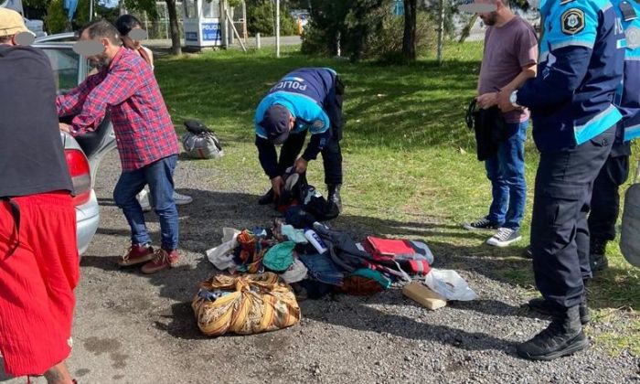 Efectivos de Dto. Vial de Samborombón, detuvieron a tres personas por tráfico de drogas