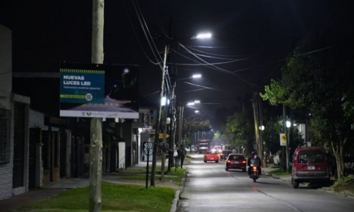 Continuó el recambio de luminarias en los barrios varelenses