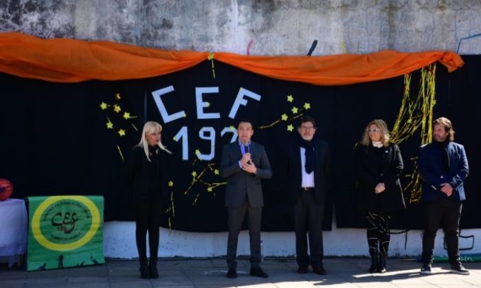 F. Varela: Watson y Sileoni formalizaron la apertura del Centro de Educación Física Nº192