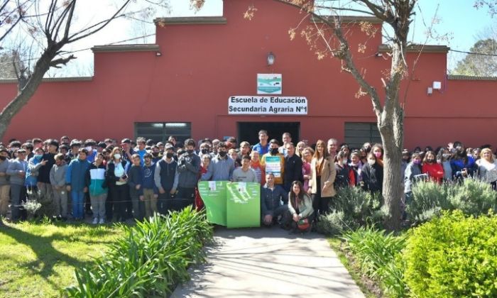 F. Varela: Watson supervisó el programa municipal “Contener” en la Secundaria Agraria Nº1