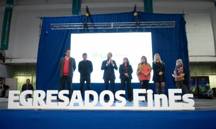 Florencio Varela: Emotivo acto de colación de estudiantes del Plan FinEs