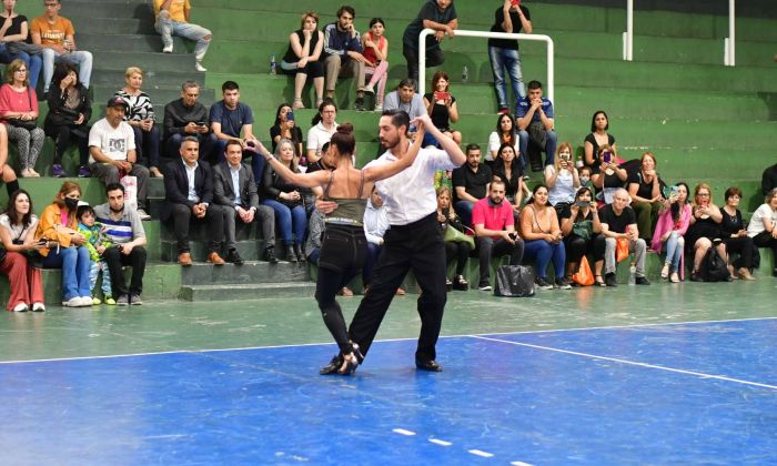 Florencio Varela: Gran convocatoria en la clase magistral de Tango con Mora Godoy