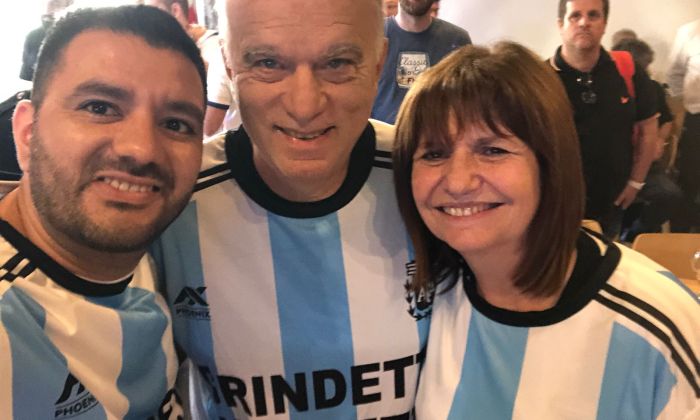 Carlos Boco, Patricia Bullrich y Néstor Grindetti alentaron juntos a la selección argentina