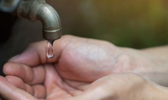 AySA: baja presión o falta de agua por tareas en emergencia