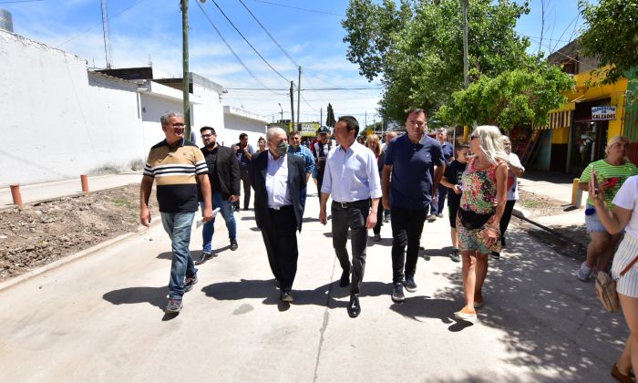 Florencio Varela: Andrés Watson verificó el progreso de la obra vial en El Parque