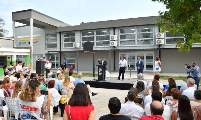 Florencio Varela - Andrés Watson y Axel Kicillof inauguraron el nuevo edificio de la Primaria Nº 8