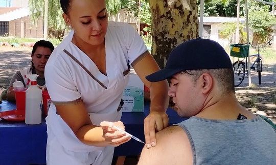 Florencio Varela - Continúan los operativos itinerantes de vacunación