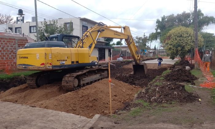 Florencio Varela - Obra hidráulica en Villa Argentina y nuevos pavimentos en diversos barrios