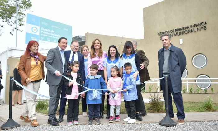 F. Varela - Watson y Tolosa Paz inauguraron el nuevo edificio del Jardín Municipal Nº8