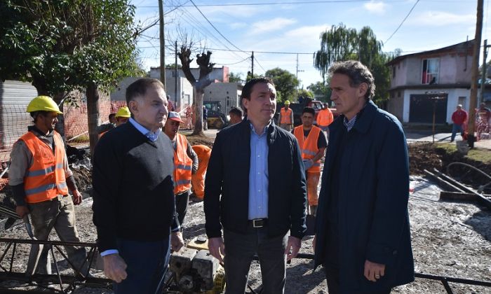 F. Varela - Watson y Katopodis monitorearon el plan de pavimentación para Villa Mónica Nueva