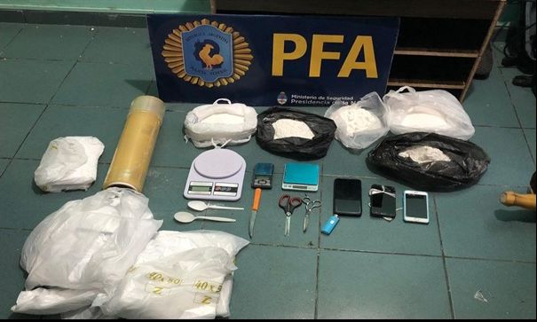 Policía Federal - Dos detenidos por “delivery de drogas” en  Varela y La Boca