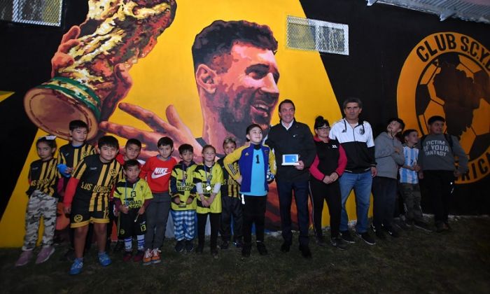 F. Varela - Mural homenaje a  Messi y  Maradona, en el Club “América”