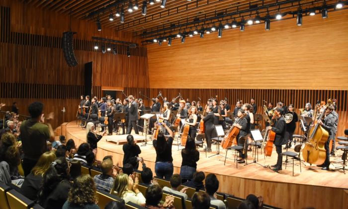 La Orquesta Sinfónica Municipal varelense deslumbró en el Centro Cultural Kirchner