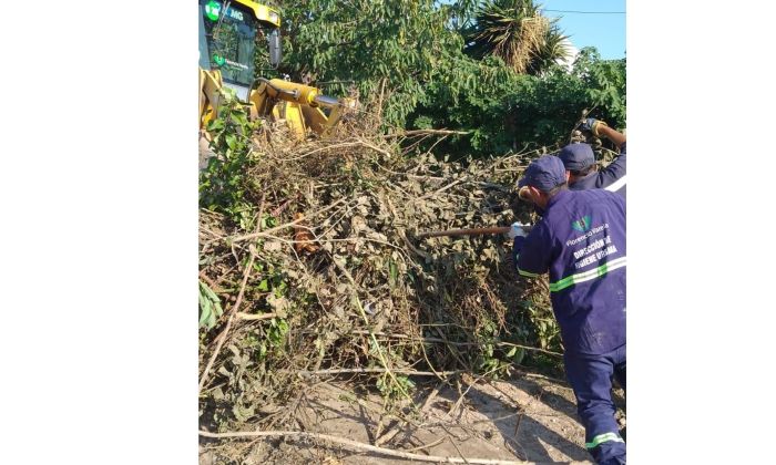 Labores de servicios públicos en una decena de barrios varelenses