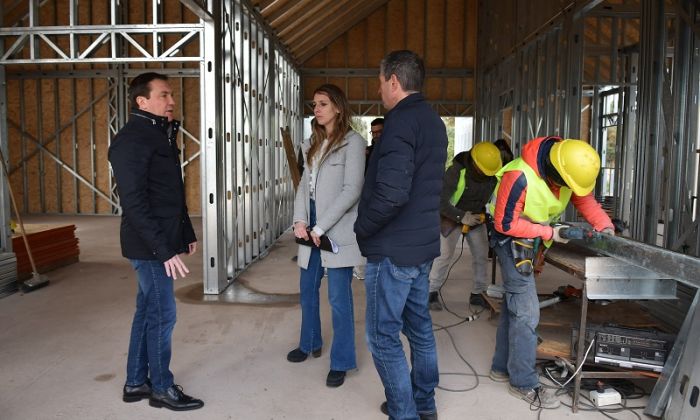 F. Varela - Andrés Watson supervisó la construcción de una escuela municipal de oficios