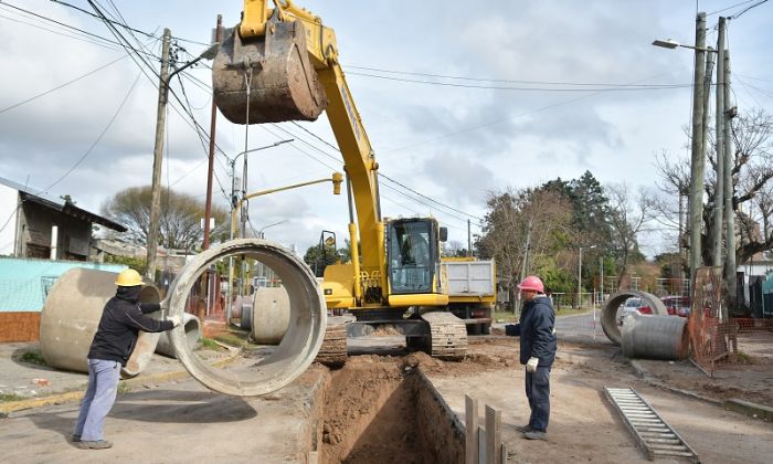 Florencio Varela - Tareas de entubamiento en ramales del arroyo Jiménez