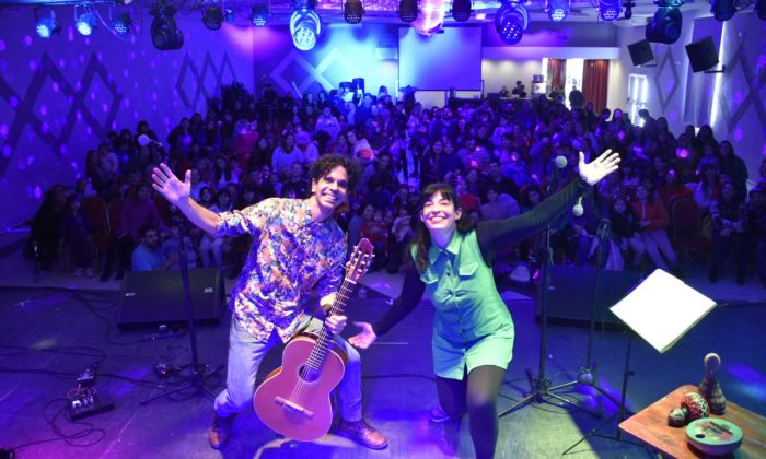 Baile, música y diversión: el Dúo Karma presentó su show en Florencio Varela
