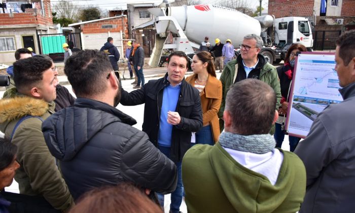 F. Varela - Andrés Watson monitoreó las obras de urbanización en barrio 9 de Julio