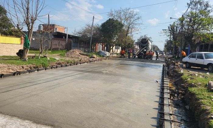 Fcio. Varela - Obras de repavimentación en San Nicolás y La Esmeralda