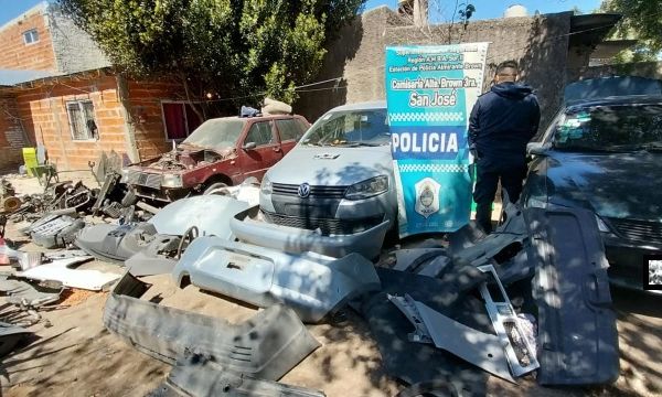 Almirante Brown – Tres detenidos por robo automotor, autopartes y tenencia de arma de guerra