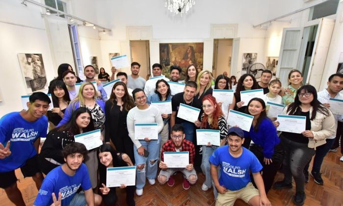 Entrega de diplomas a estudiantes universitarios varelenses