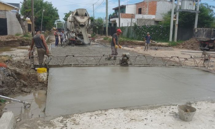 F. Varela - Labores de hormigonado en El Parque y Villa Mónica Nueva