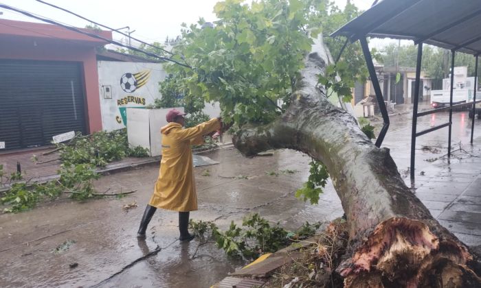 Múltiples operativos simultáneos en Florencio Varela tras el temporal