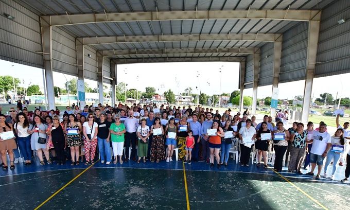 Entrega de diplomas a más de 500 ciudadanos varelenses