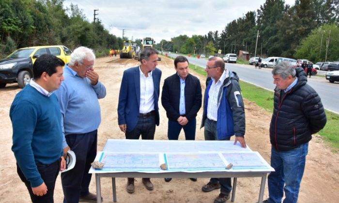 F. Varela - Watson y Katopodis evaluaron el progreso de la obra en la Ruta Provincial Nº53
