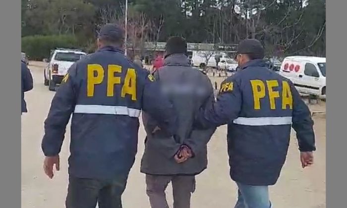 San Clemente – La PFA detuvo a un joven acusado de apuñalar a la ex-pareja de su madre