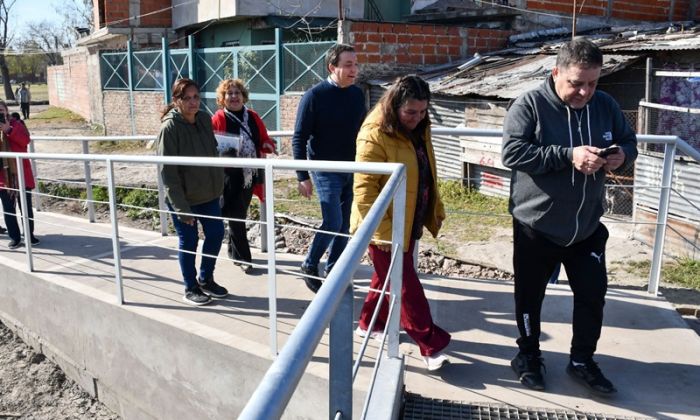 F. Varela – Se habilitó la circulación por el puente peatonal de El Molino