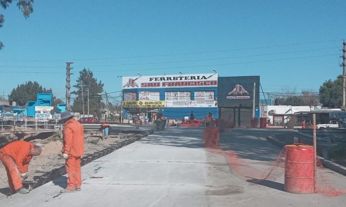 Florencio Varela - Avanza la obra vial en Villa Argentina