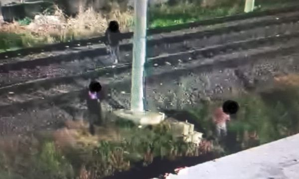 Tres detenidos por robo de cables en el paso bajo nivel de Av. Bosques