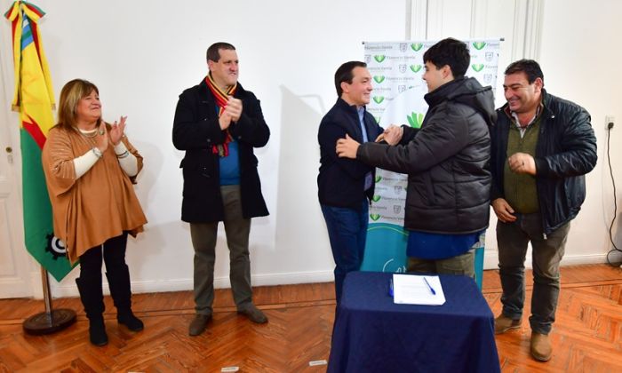 F. Varela - Vinculación entre la Comuna, el ámbito pedagógico y la esfera laboral