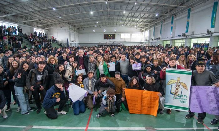 F. Varela - Jornada regional “Voces Adolescentes” en el polideportivo La Patriada