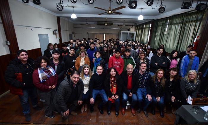 Jóvenes varelenses debatieron sobre consumos problemáticos