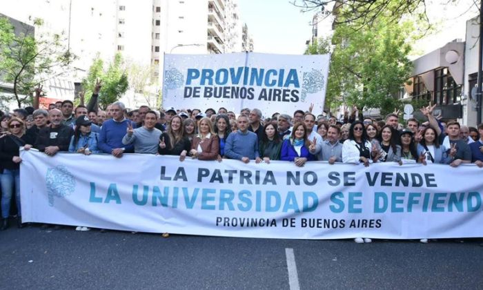 El intendente Andrés Watson presente en la marcha federal universitaria