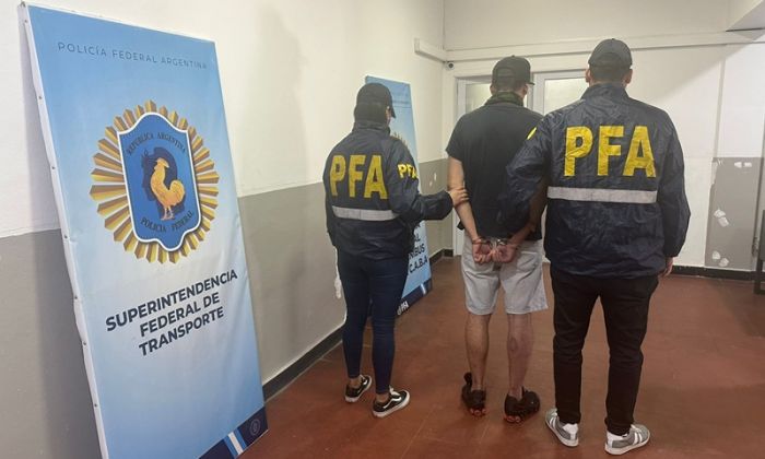 CABA - La P.F.A. detuvo a un hombre con pedido de captura internacional por hurto agravado