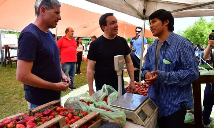 Andrés Watson ratificó el respaldo al sector agrícola varelense en la Fiesta de la Frutilla