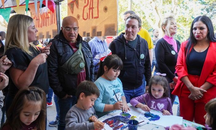 F. Varela – 1ª edición del Paseo de las Infancias en la plaza San Juan Bautista
