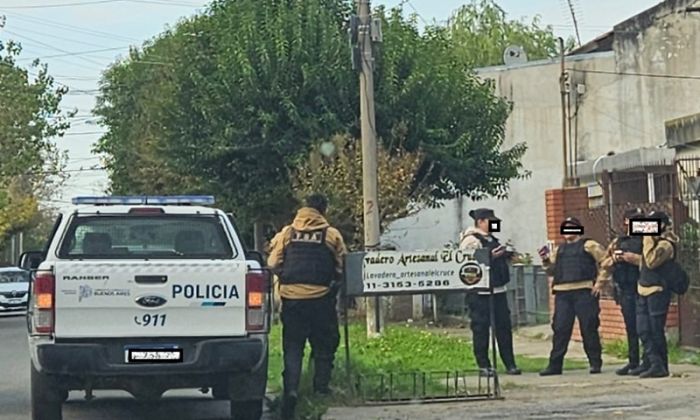 Florencio Varela: Entre mates y celulares, así nos cuidan los efectivos de la FBA