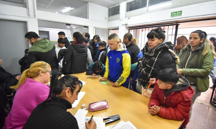 F. Varela - Revisiones médicas gratuitas a jóvenes futbolistas en Villa Angélica