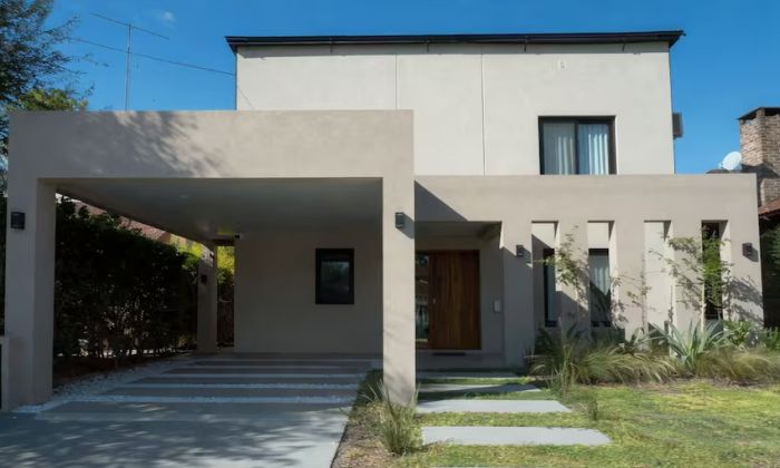 La diputada Pagano denunció a Adorni por tener una casa en un country sin declarar