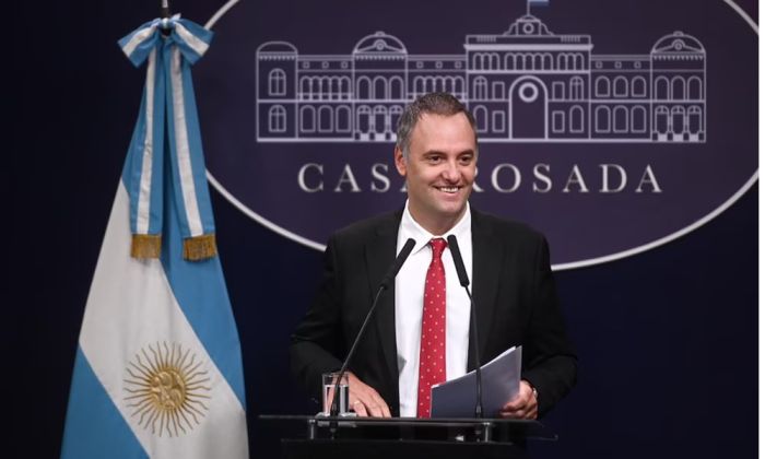 Adorni compró un departamento, en 2025, con dinero prestado por dos jubiladas