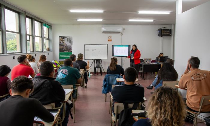 F. Varela - Escuela de Emprendedores: capacitación gratuita en programas de diseño