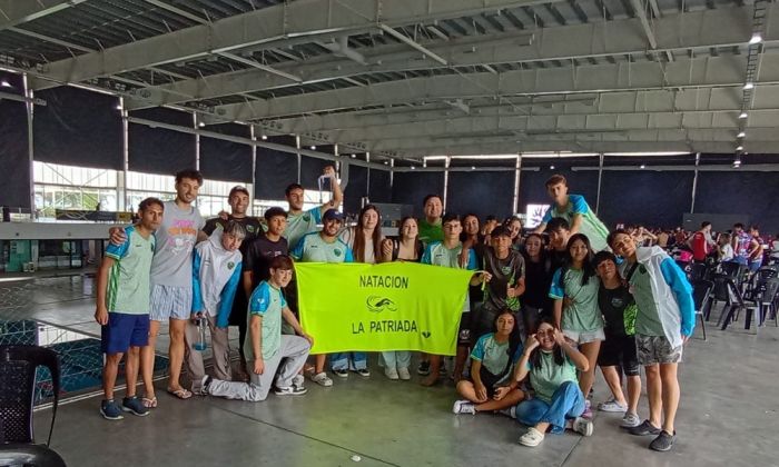 CABA – Destacada actuación de nadadores varelenses en certámenes de FENABA