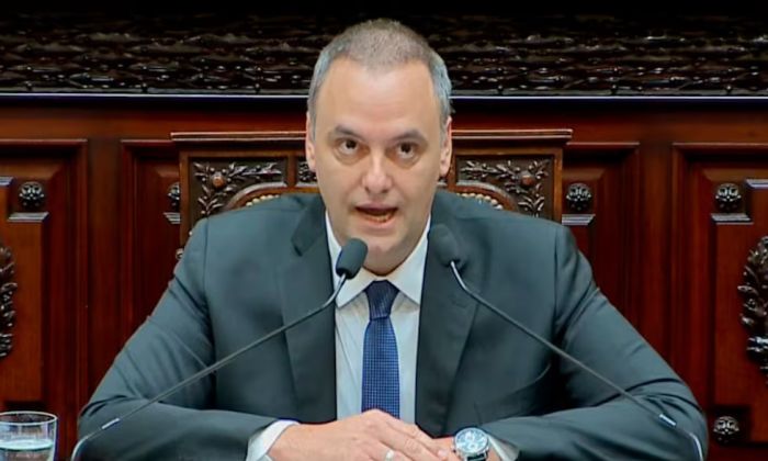 Congreso: Adorni presenta su informe, cuestionado por sus viajes, gastos y patrimonio