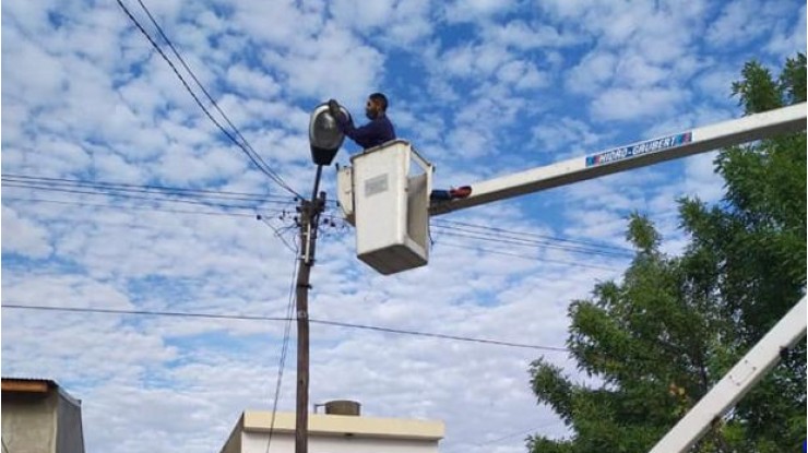 Trabajos de reparación de luminarias y de saneamiento hidráulico