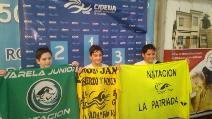 Nadadores varelenses conquistaron aguas provinciales
