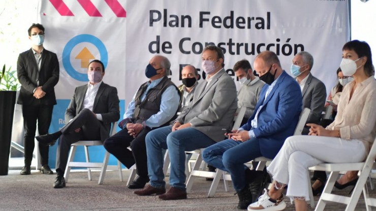 Watson, Trotta, Kicillof y Vila anunciaron la construcción de nuevos jardines